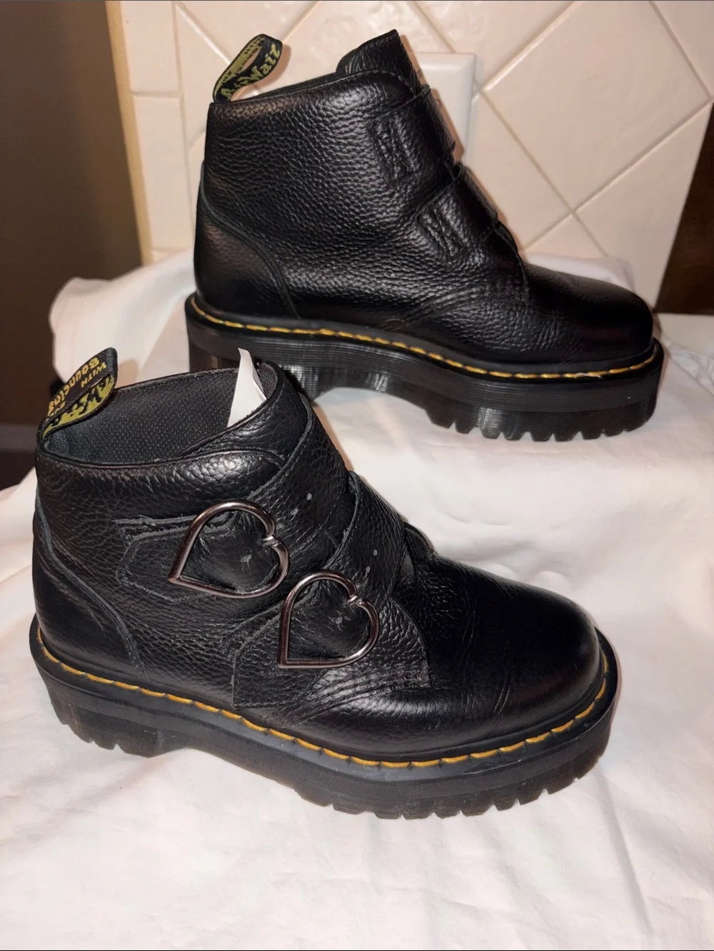 HTF Worn once Dr. Martens Devon Heart leather platform boots